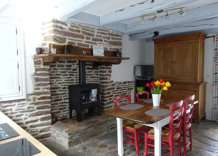 컨트리하우스 La Cour Du Bourg Saint-Jean-des-Champs