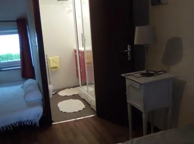 La Cour Du Bourg 컨트리하우스 Saint-Jean-des-Champs