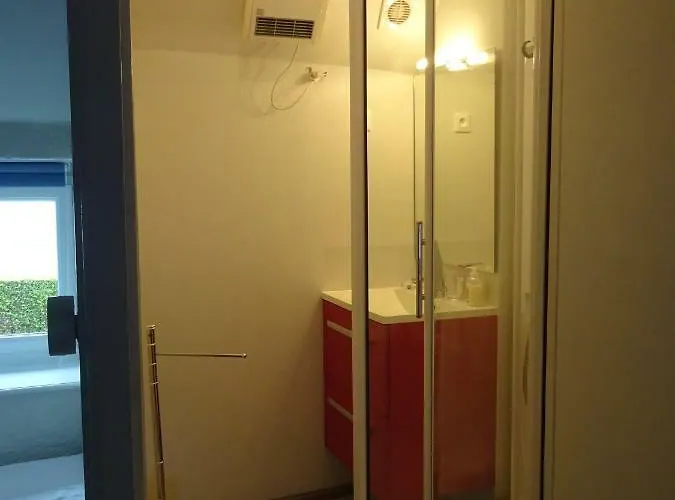 La Cour Du Bourg Saint-Jean-des-Champs